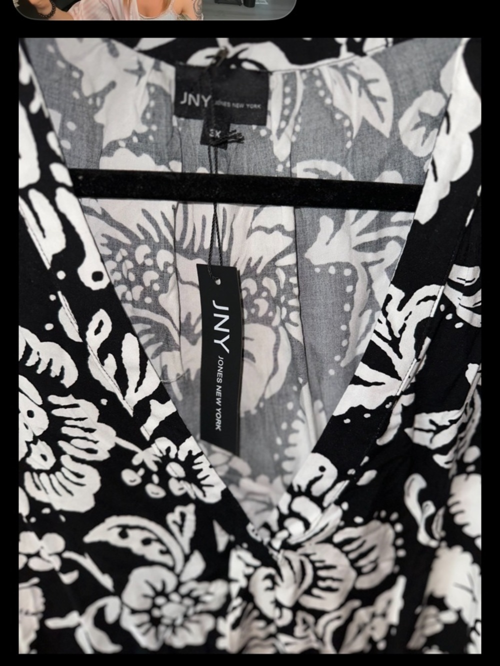 Jones New York JNY Womens 3X Black White Floral V-Neck Faux Wrap Blouse NWT - Picture 3 of 4